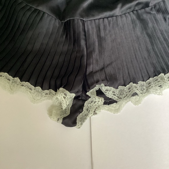 Victoria’s Secret Babydoll Romper Teddy Medium Black Satin Lace Fairy Goth Y2K - Picture 13 of 16